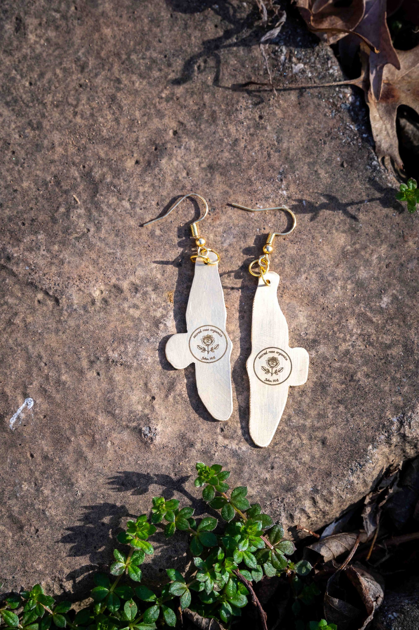 Red Tail Hawk Engraved Brass Set